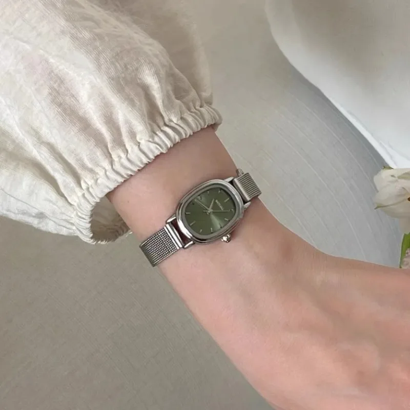 Minimalist Thin Watch - Зеленые часы с маленьким овальным циферблатом,